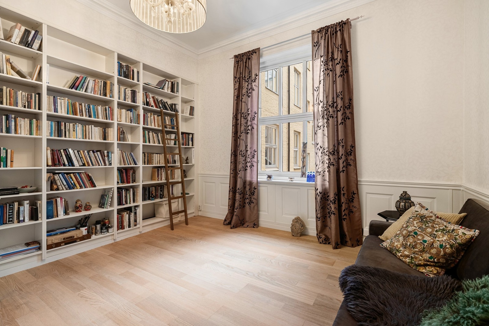 Soverom 2 brukes idag som bibliotek Galleribilde