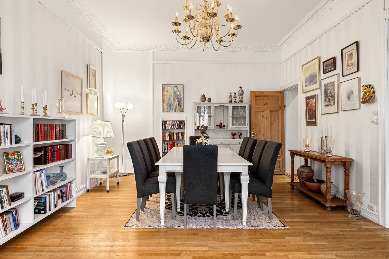 God plass i spisestuen Galleribilde