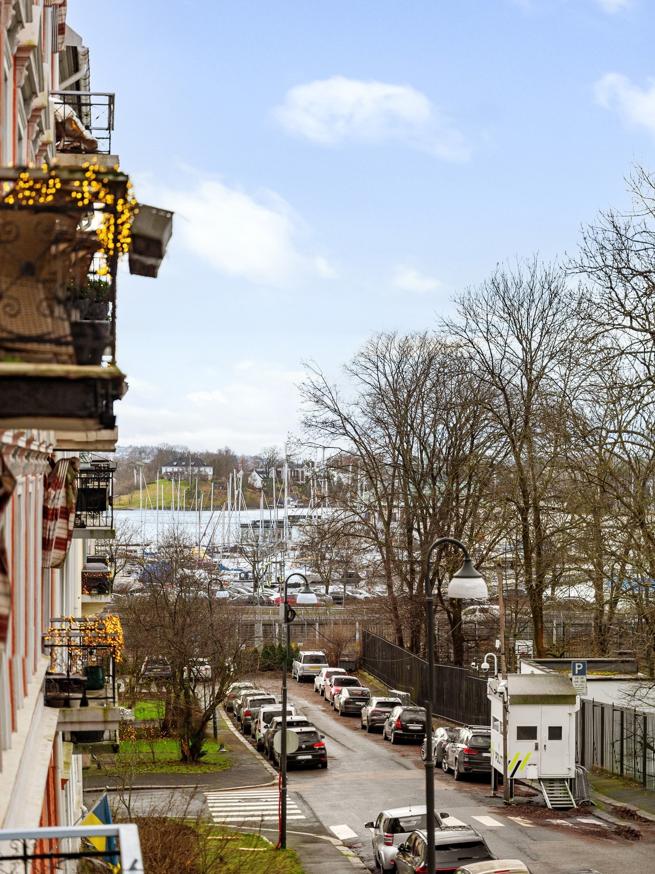 Sjøgløtt fra balkongen. Galleribilde