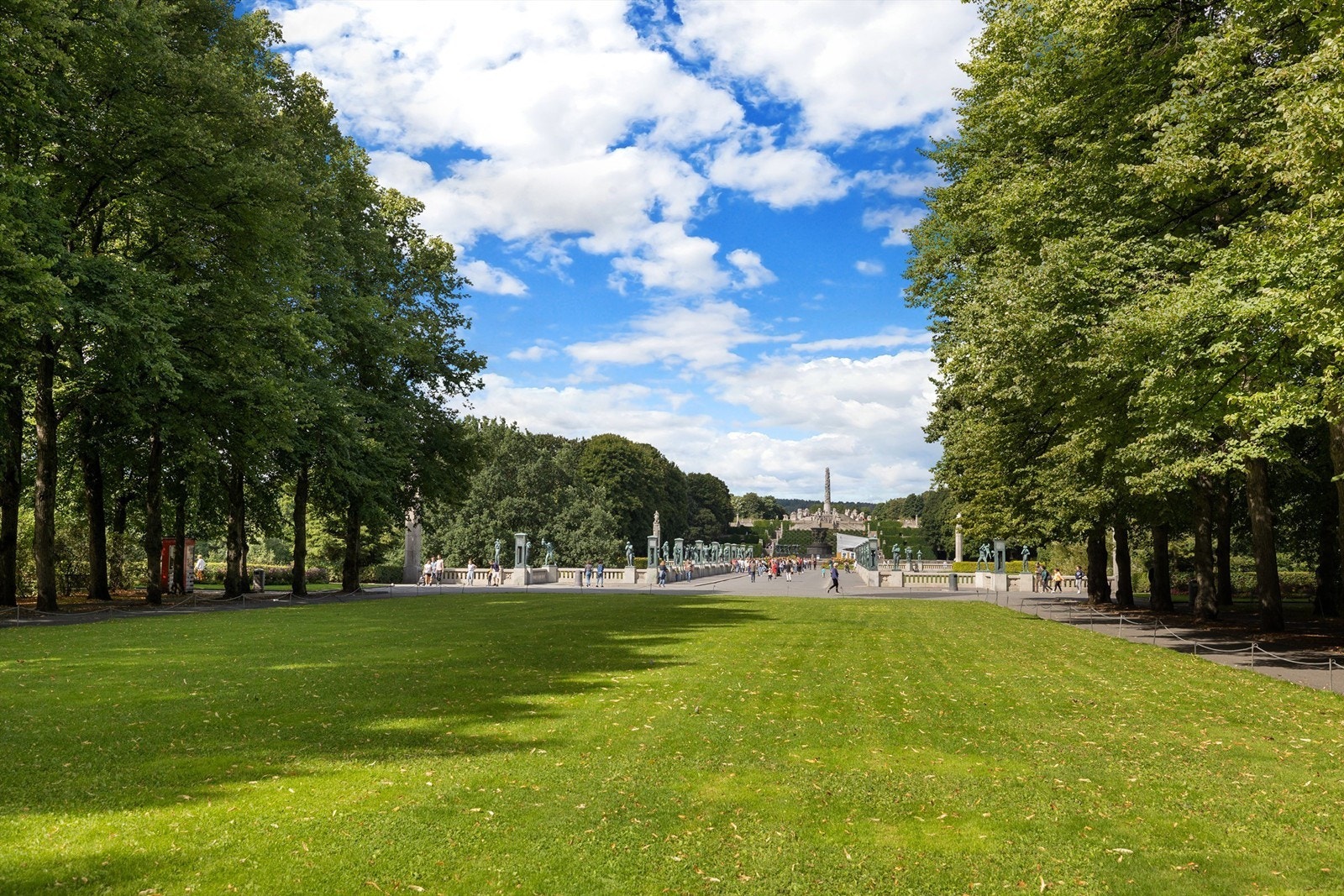 Kort vei til blant annet Frognerparken med storslåtte Vigelandsparken, Hundesletta og Frognerbadet Galleribilde