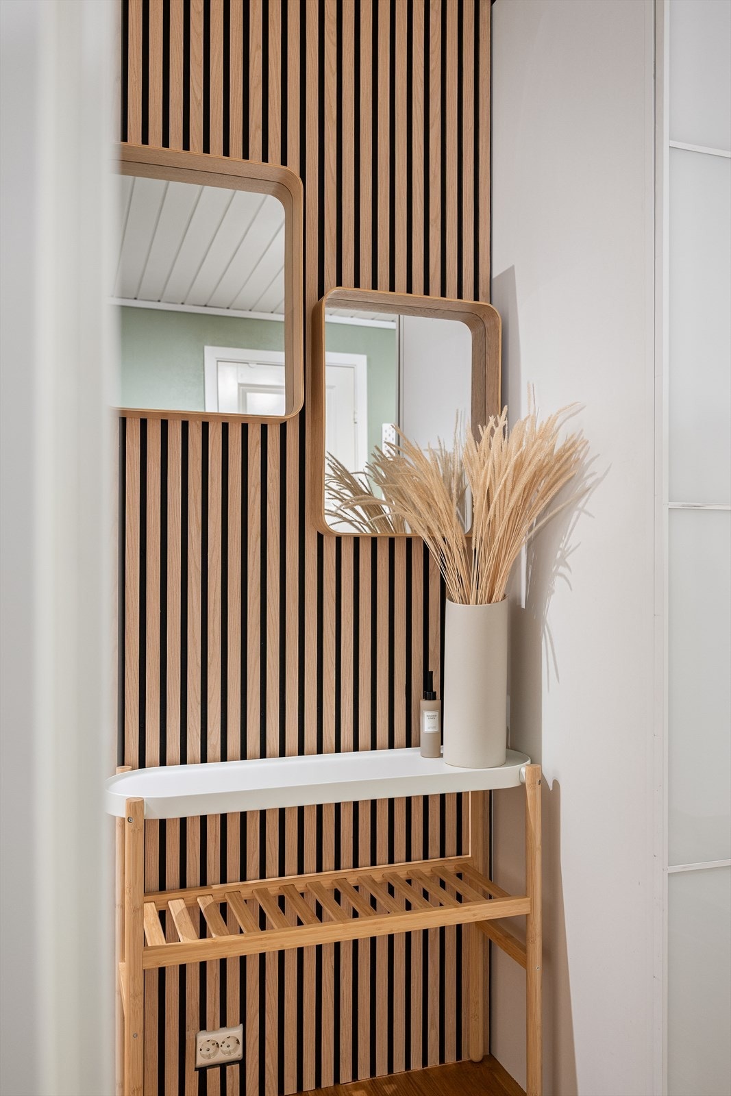 Hjemmet er oppgradert med spileplater som bidrar til et moderne og eksklusivt uttrykk. Galleribilde