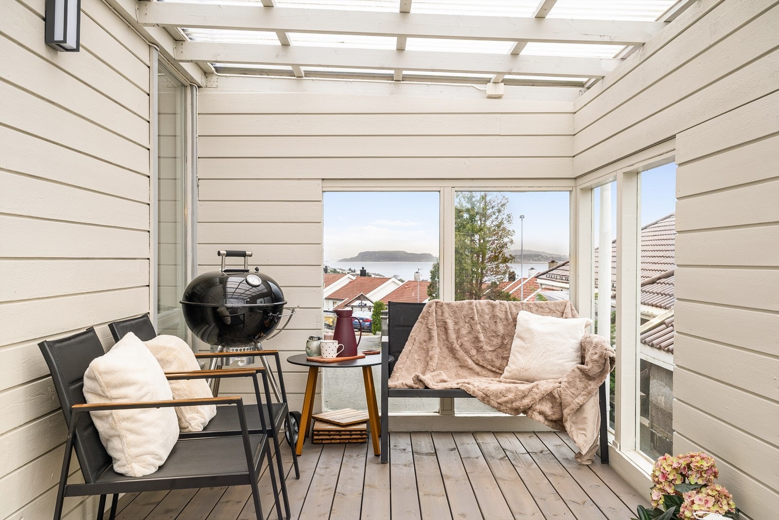 Her får du et hjem som passer like godt for unge, enslige og eldre som ønsker en praktisk og komfortabel bolig med det lille ekstra. Galleribilde