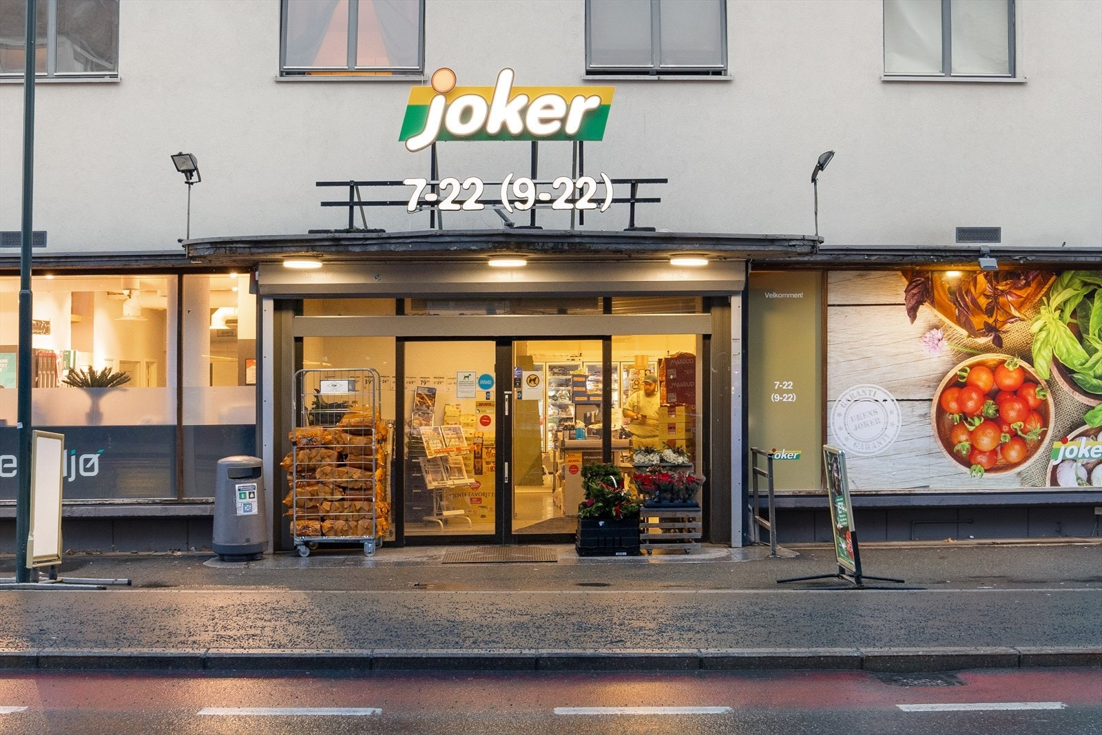 Joker nærbutikk rett over gaten gjør hverdagen enkel med kort vei til dagligvarer. Galleribilde