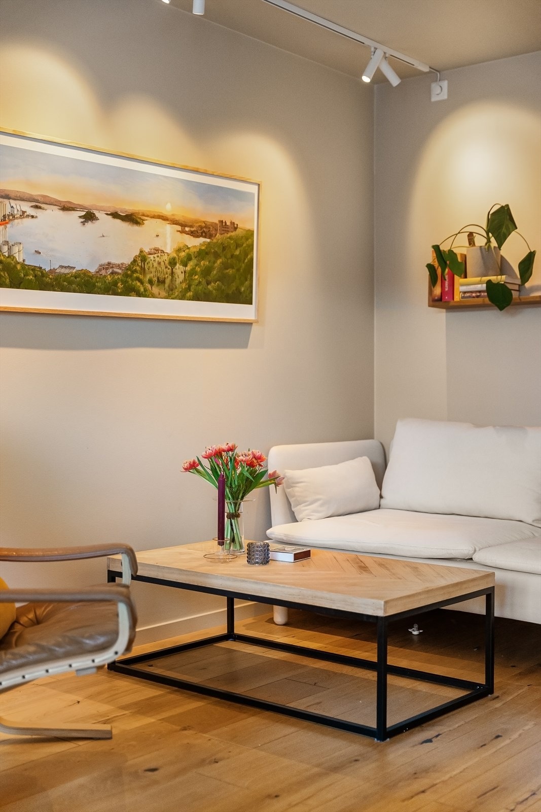 Gjennomtenkte materialvalg og farger skaper en helhetlig stil. Galleribilde