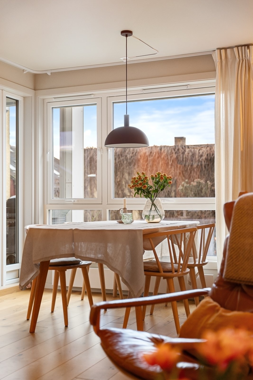 Hyggelig spiseplass til å samle venner og familie. Galleribilde