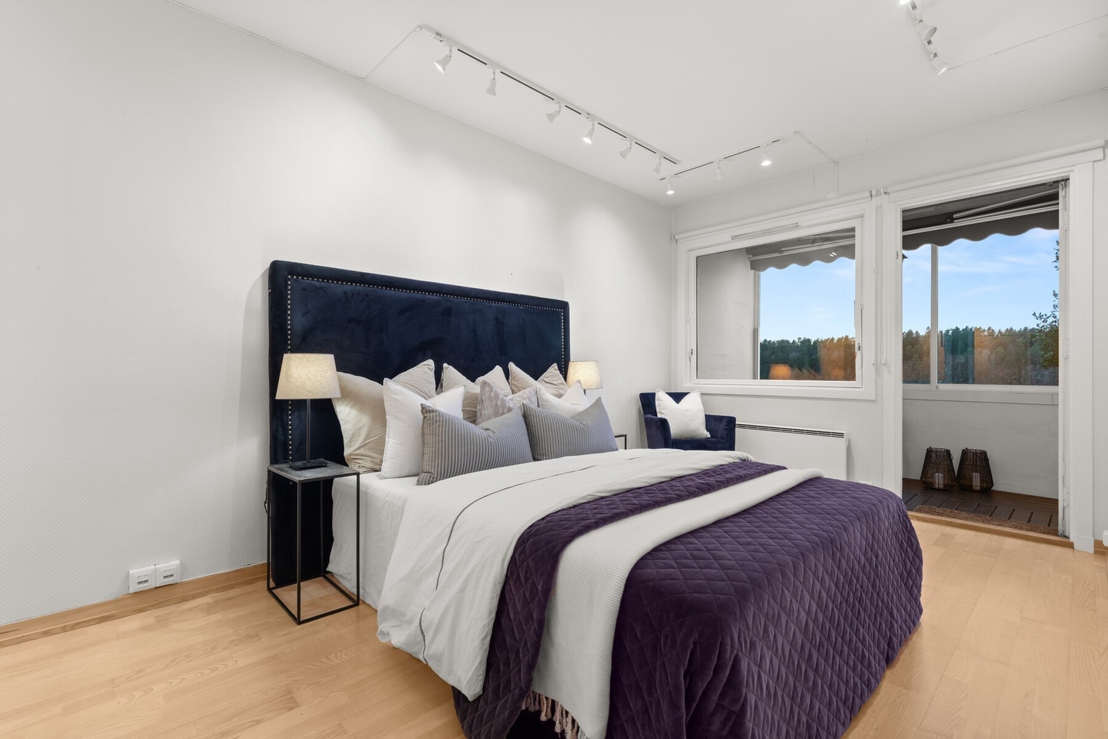 Soverom 3 har utgang til den innglassede balkongen. Galleribilde