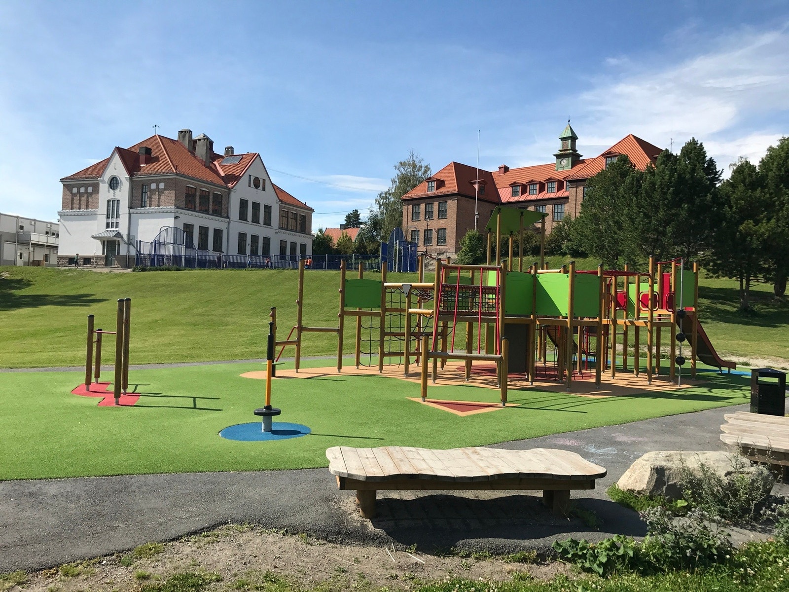 Vakre Østensjø barneskole. Galleribilde