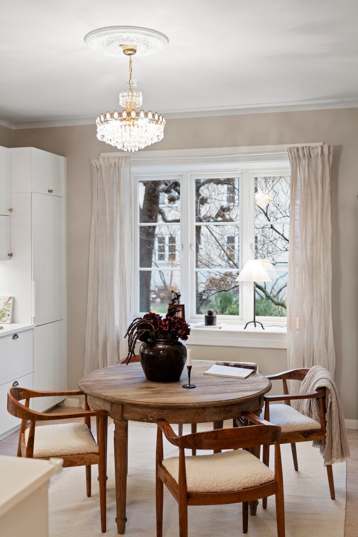 Boligen har en gjennomført bruk av material- og fargevalg. Galleribilde