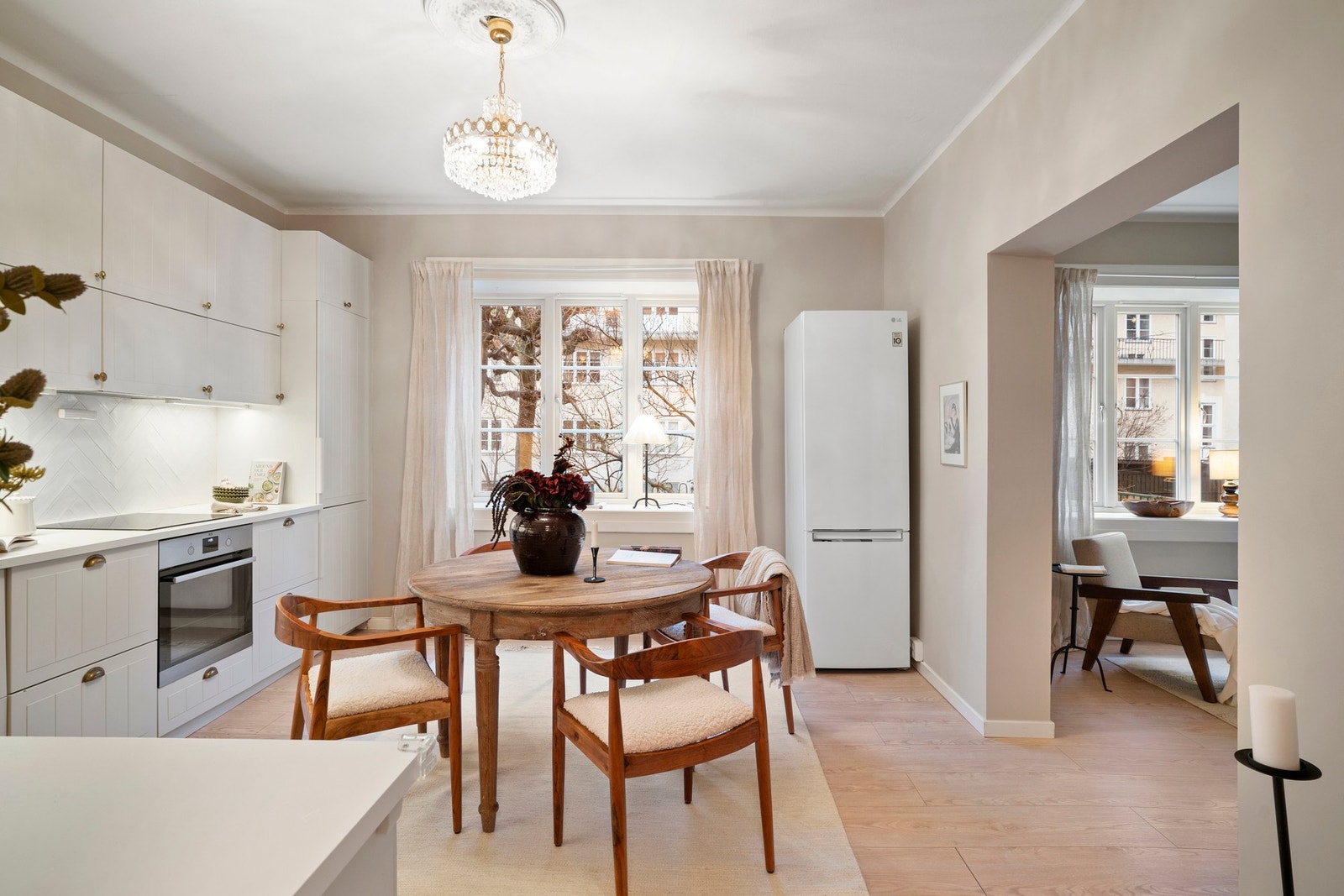 Lekker klassisk kjøkkeninnredning fra 2021 og senere utvidet. Galleribilde