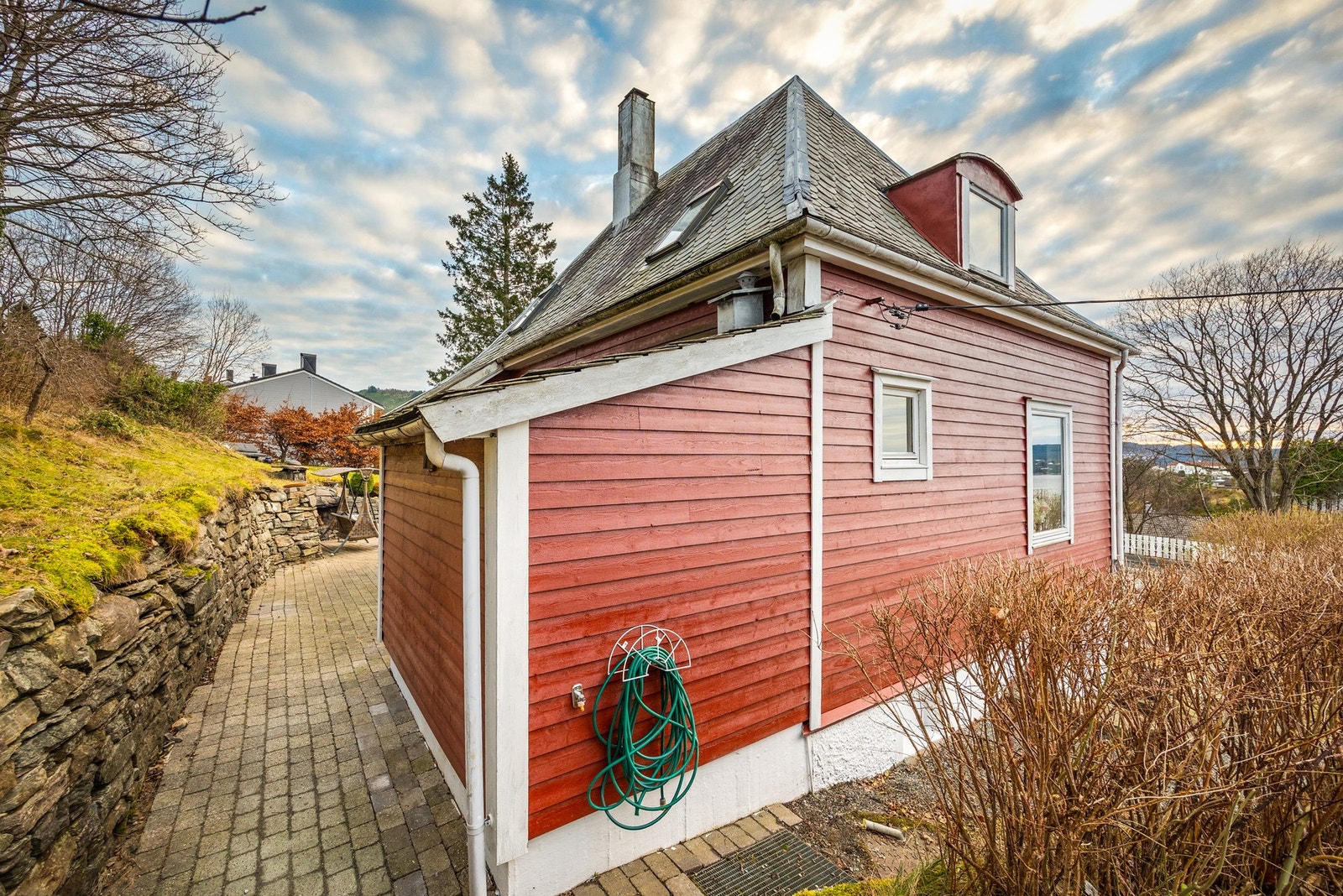 Pent opparbeidet bakgård Galleribilde