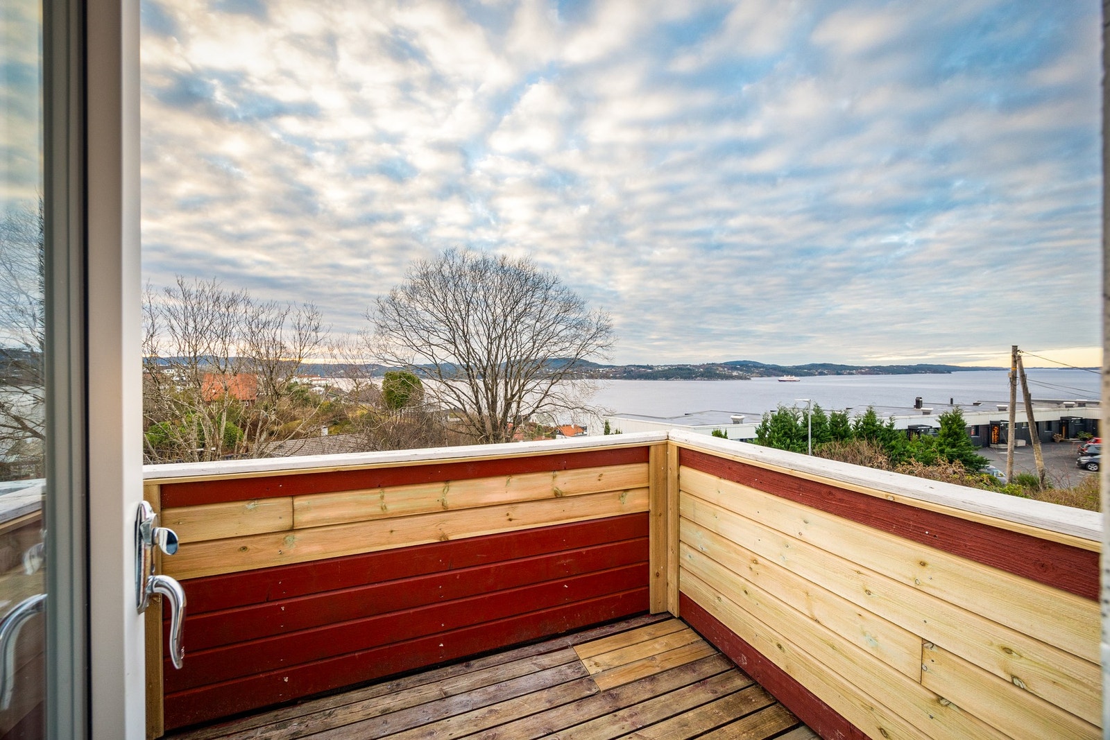 Terrasse med utgang fra soverom. Flott utsikt over Byfjorden Galleribilde