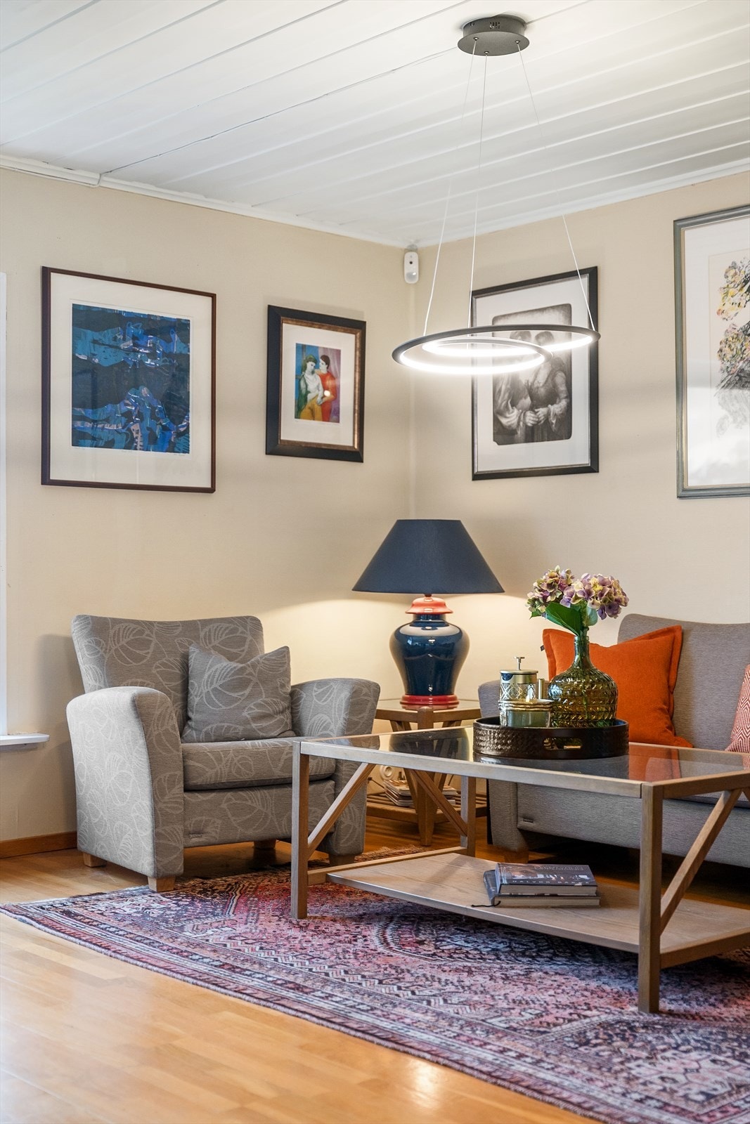 Gjennomgående parkett på gulv i de fleste oppholdsrom. Galleribilde