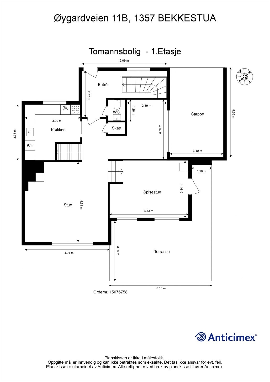 Plantegning for 1. etasje, som inneholder entré, stue, spisestue, kjøkken, WC og carport. Galleribilde