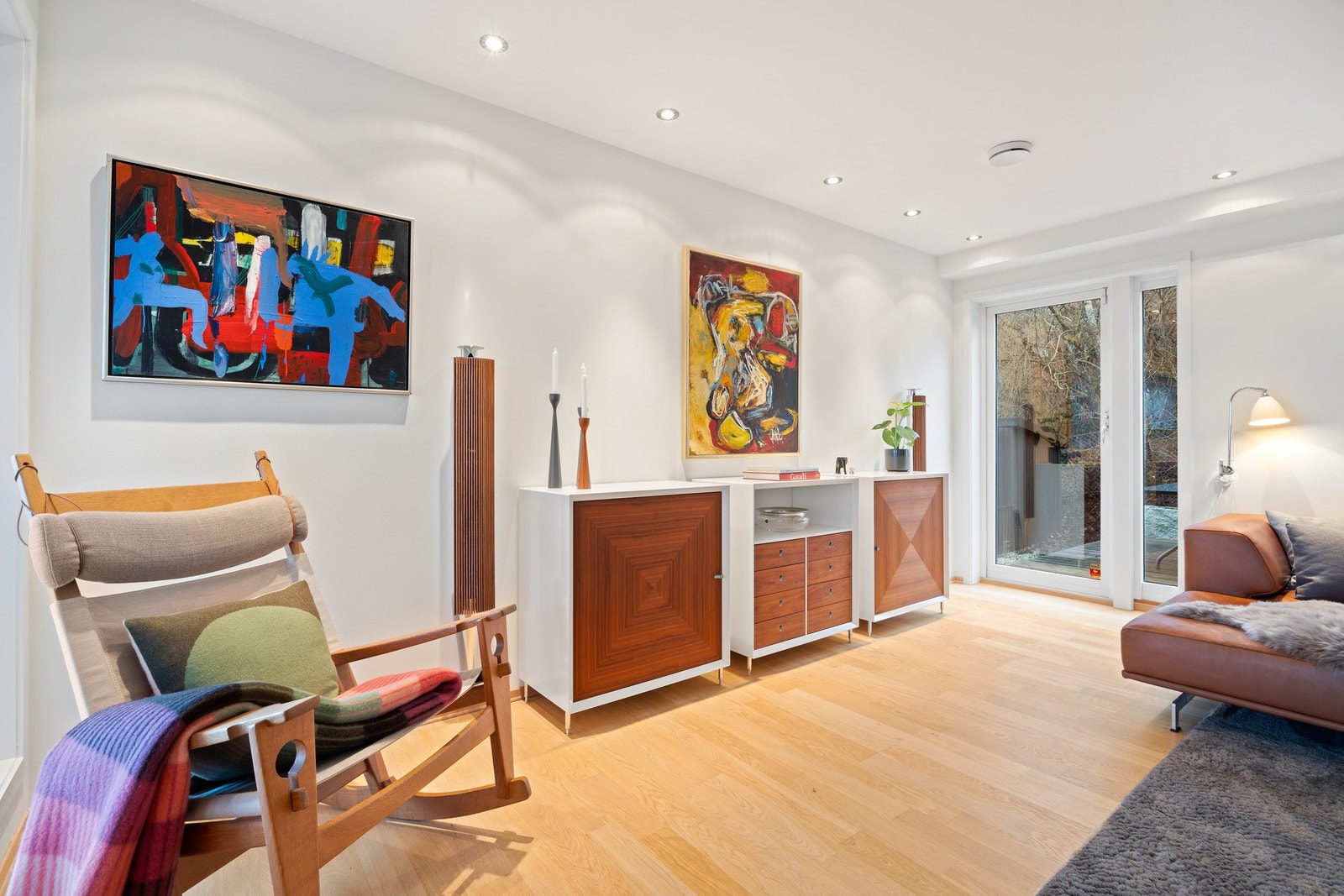 Utgang til markterrasse fra stuen Galleribilde