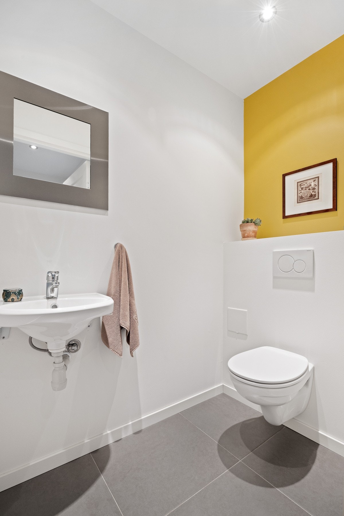 Separat toalettrom i 1.etasje Galleribilde