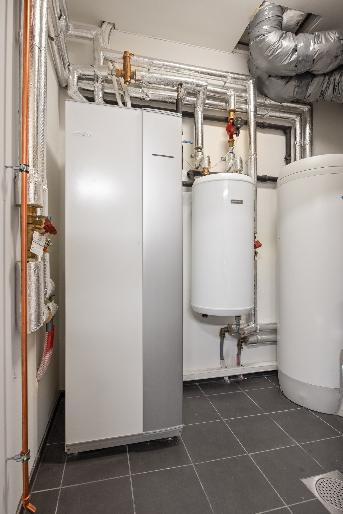 Teknisk rom med sentralstøvsuger Galleribilde