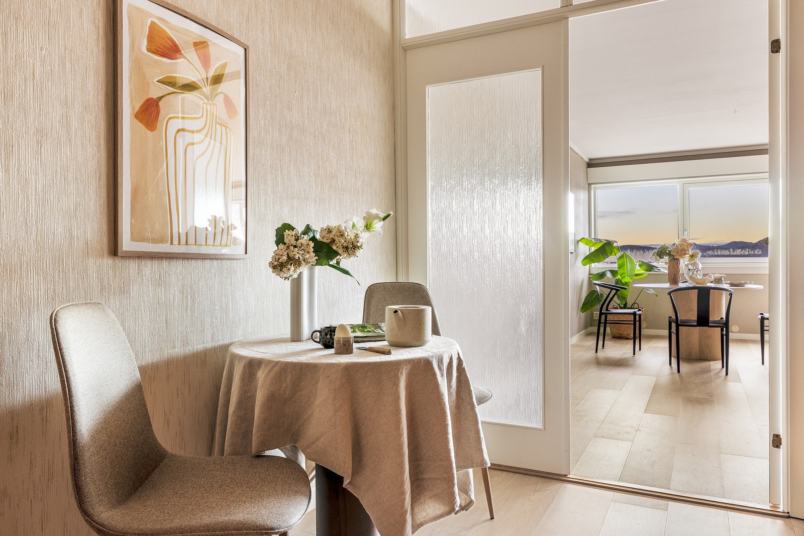 Pene fargetoner, godt med lys: dette er et hjem som er lett å bli glad i! Galleribilde