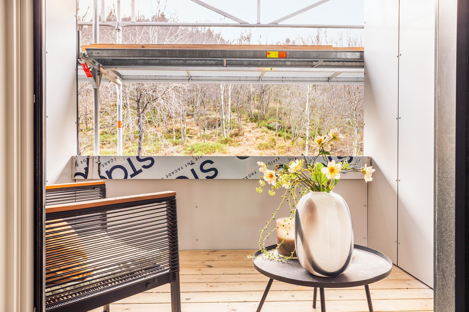 Stillasene fjernes rundt nyttår på begge sider av blokken. Galleribilde