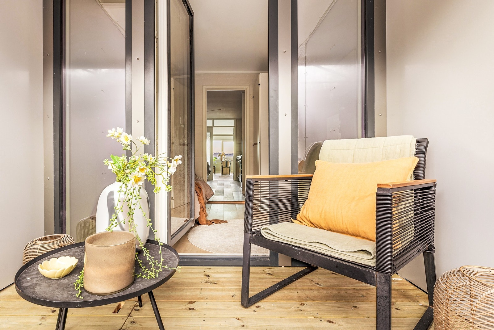 Herfra sitter man skjermet for innsyn med skogen som nærmeste nabo. Galleribilde