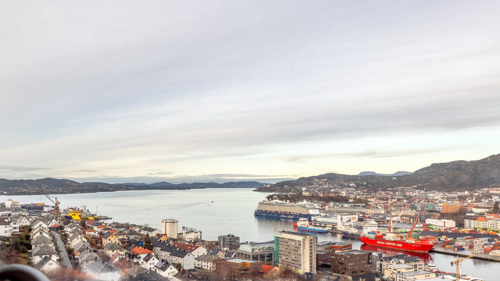 Leiligheten ligger fint til i blokkens femte etasje. Galleribilde