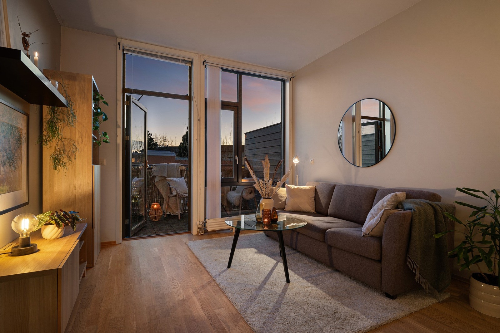 Bygget ble ferdigstilt så sent som 2005 og innehar flere moderne kvaliteter som fjernvarme og parkeringsplass i kjeller. Galleribilde