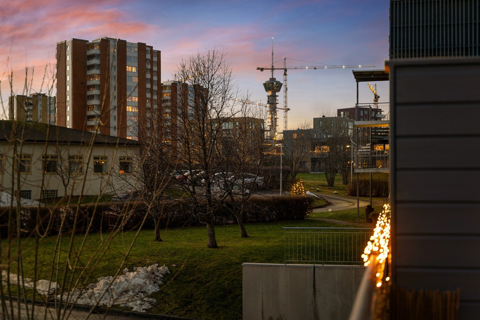 Det er kort vei til Valentinlyst senter med alt man trenger i det daglige som dagligvare, bakeri, treningssenter og vinmonopol. Galleribilde