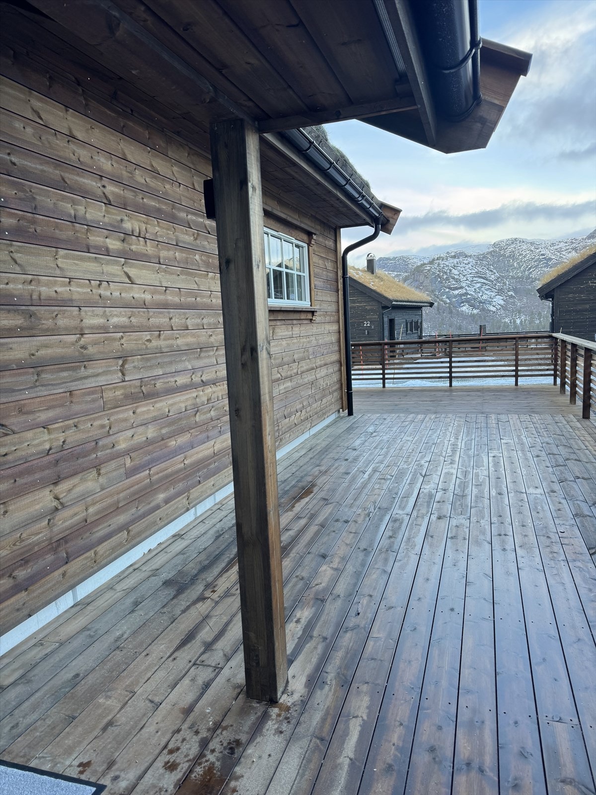 Stor uteplass hvor du kan nyte fine forhold! Galleribilde