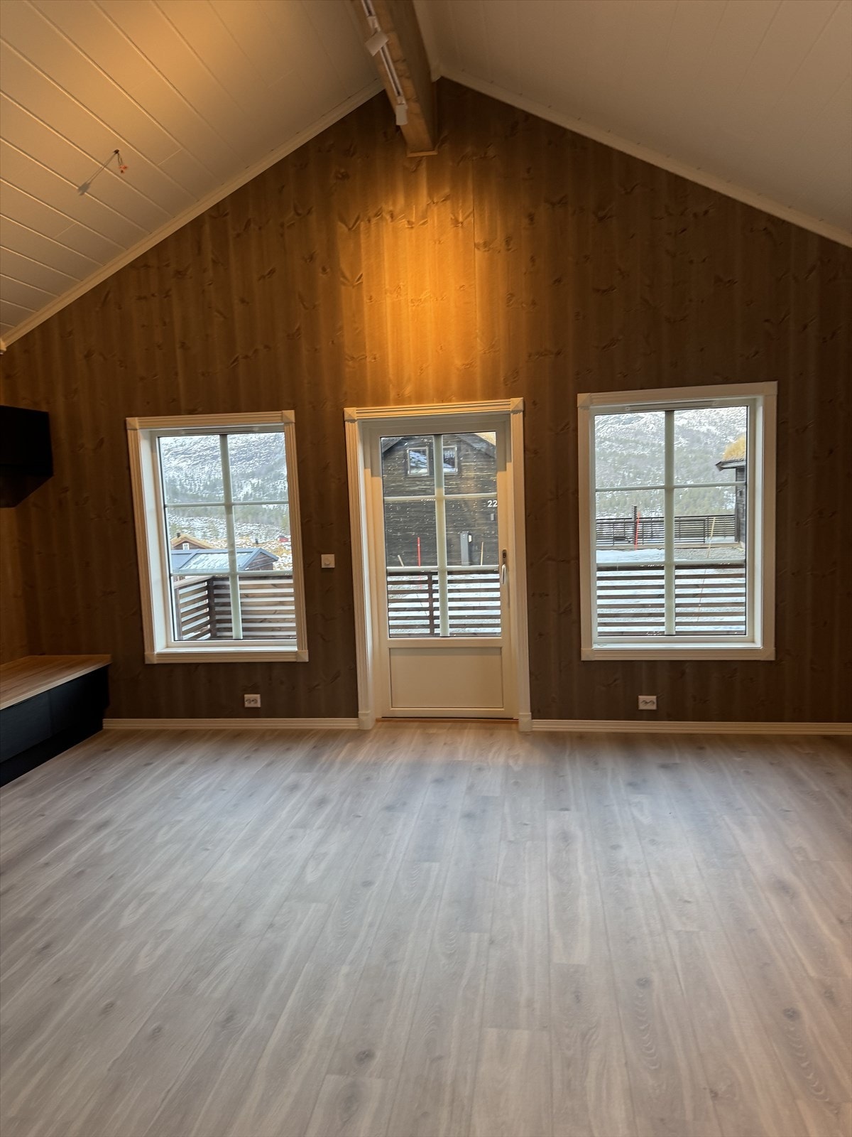 Stue med utgang til uteplass. Galleribilde