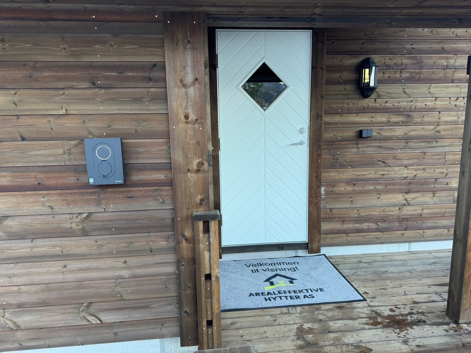 El-bil lader utenfor medfølger. Velkommen til visning! Galleribilde