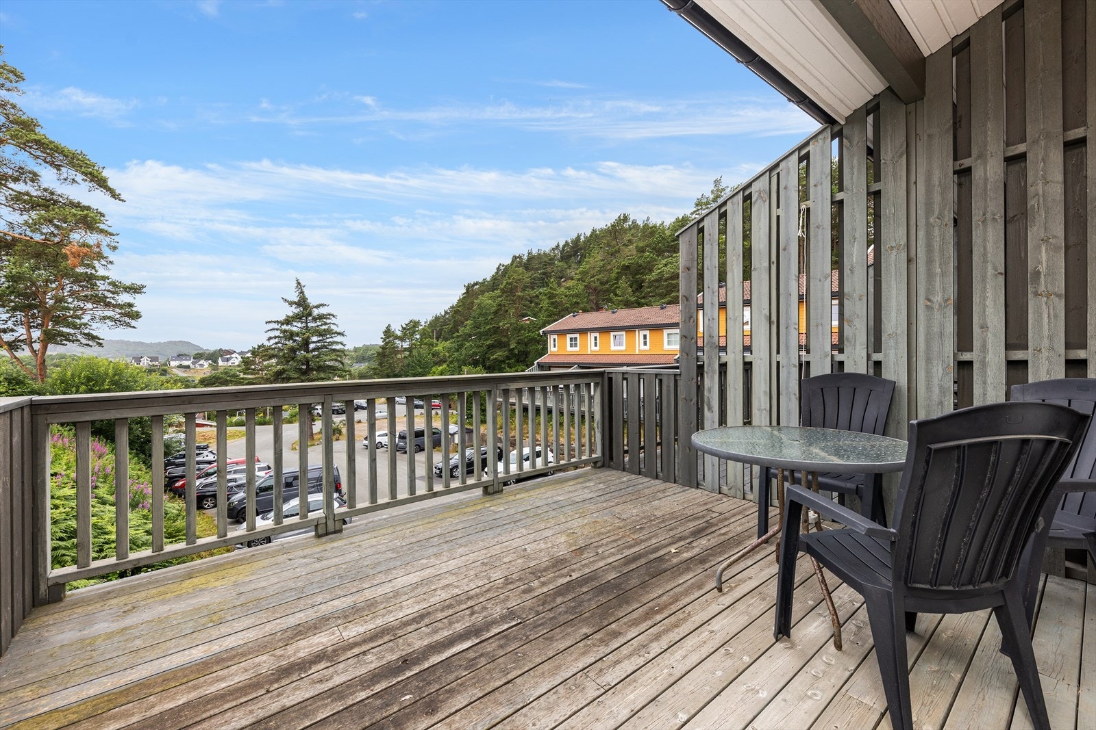 Terrasse med utsikt over området Galleribilde