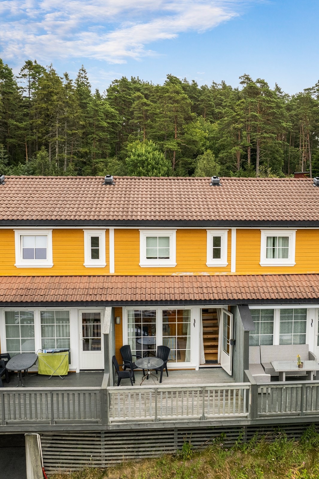 Leiligheten har terrasse med utgang fra stuen. Galleribilde