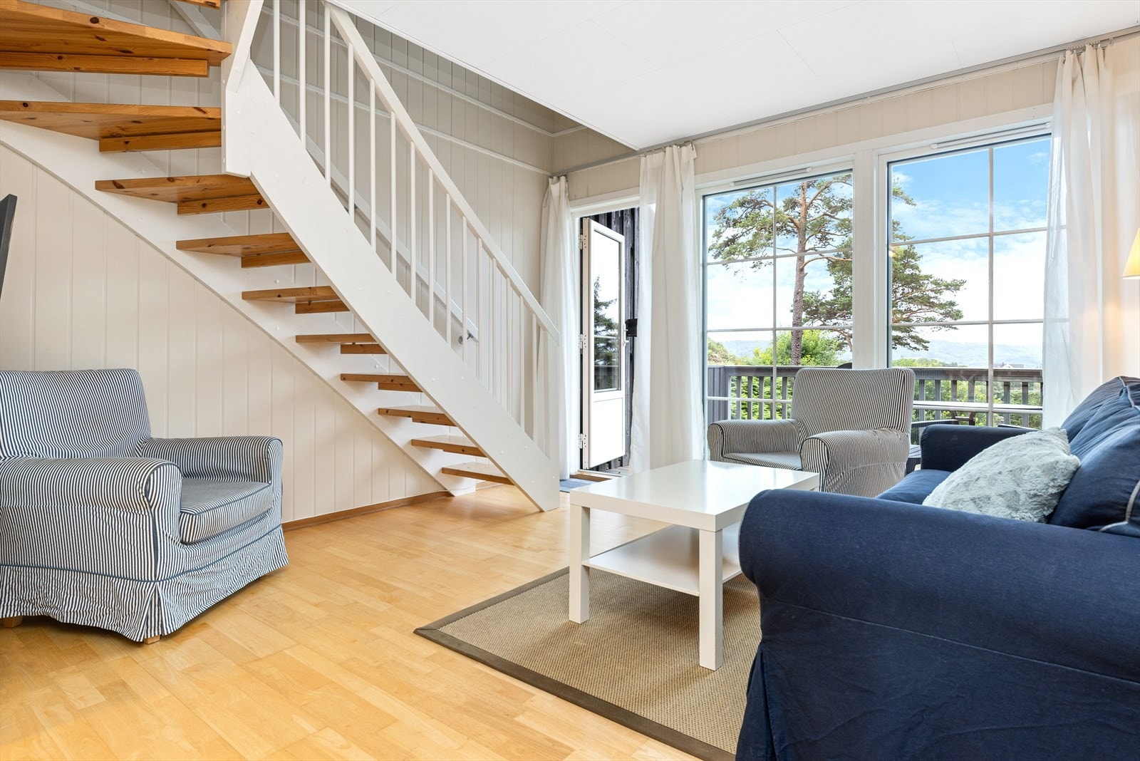 Stue med utgang til terrassen Galleribilde