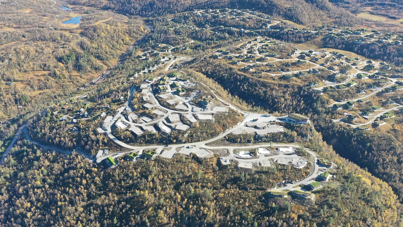 Fantastisk beliggenhet med panoramautsikt og gode solforhold. Siste mulighet for ny hytte i Hønedalen! Galleribilde