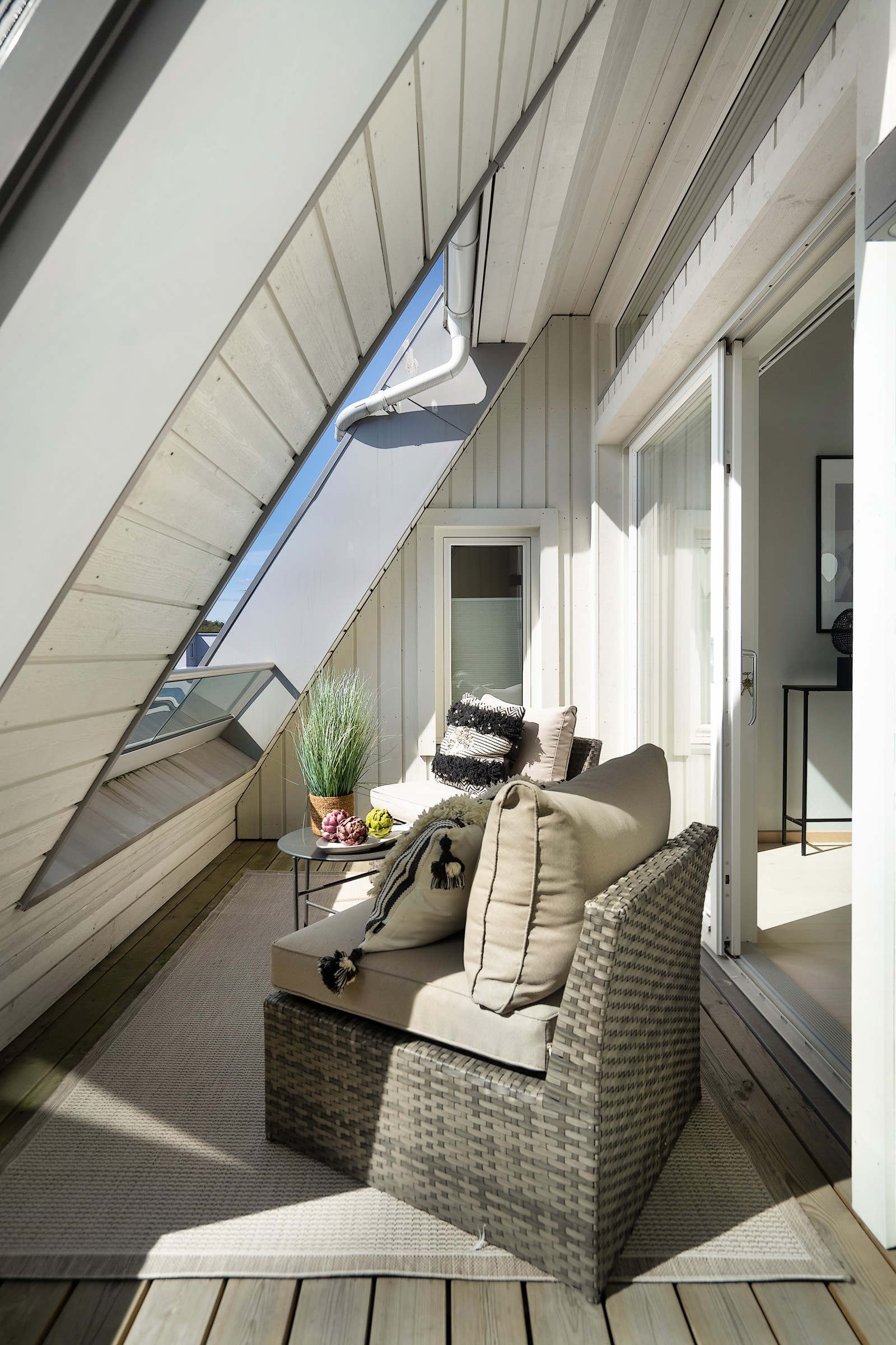 Deler av den vestvendte balkongen er innebygget Galleribilde