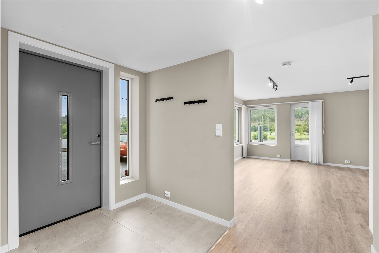 Boligens hybel er praktisk og moderne, med egen inngang Galleribilde