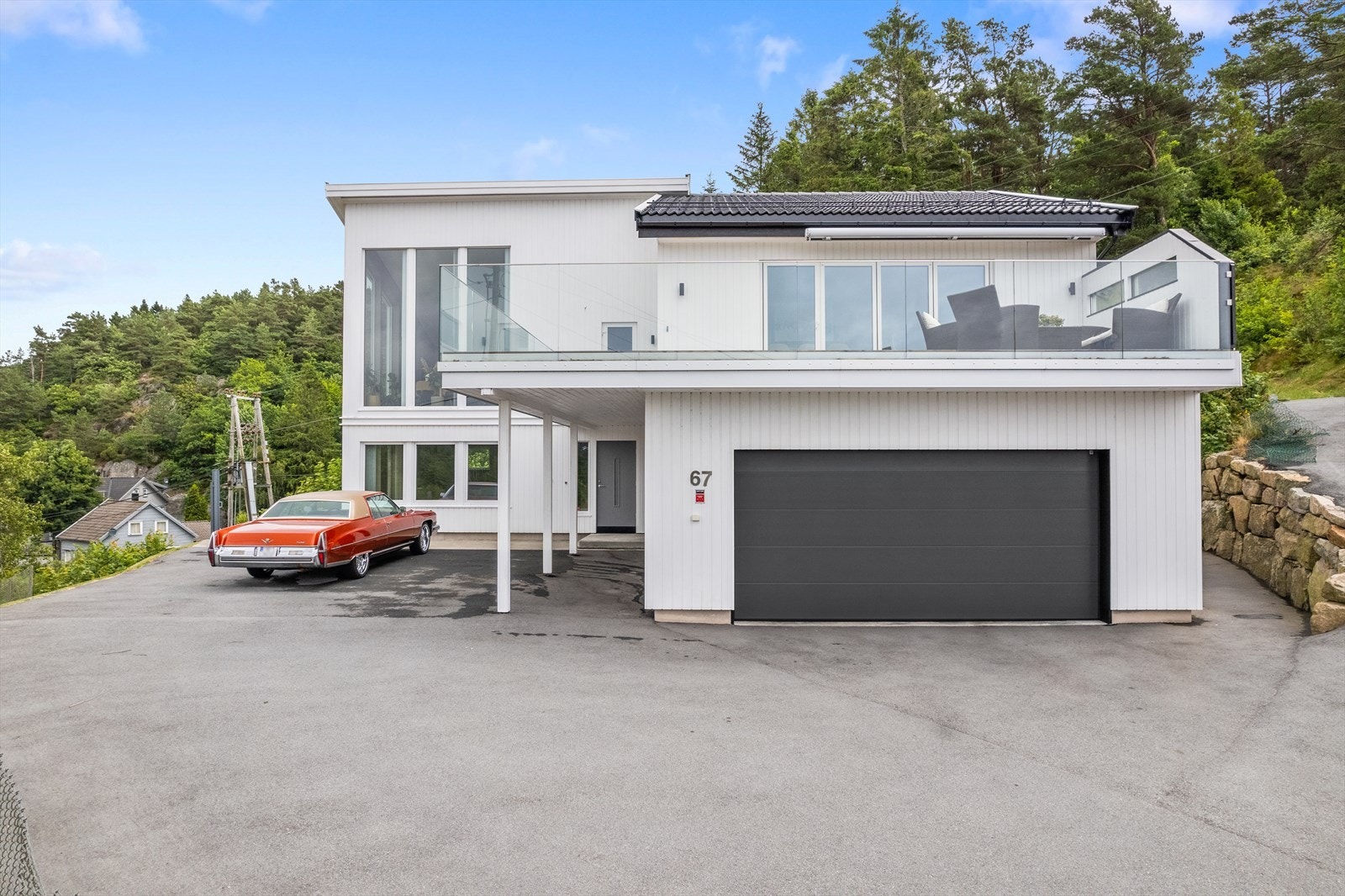 Garasje med enkel adkomst rett i huset Galleribilde