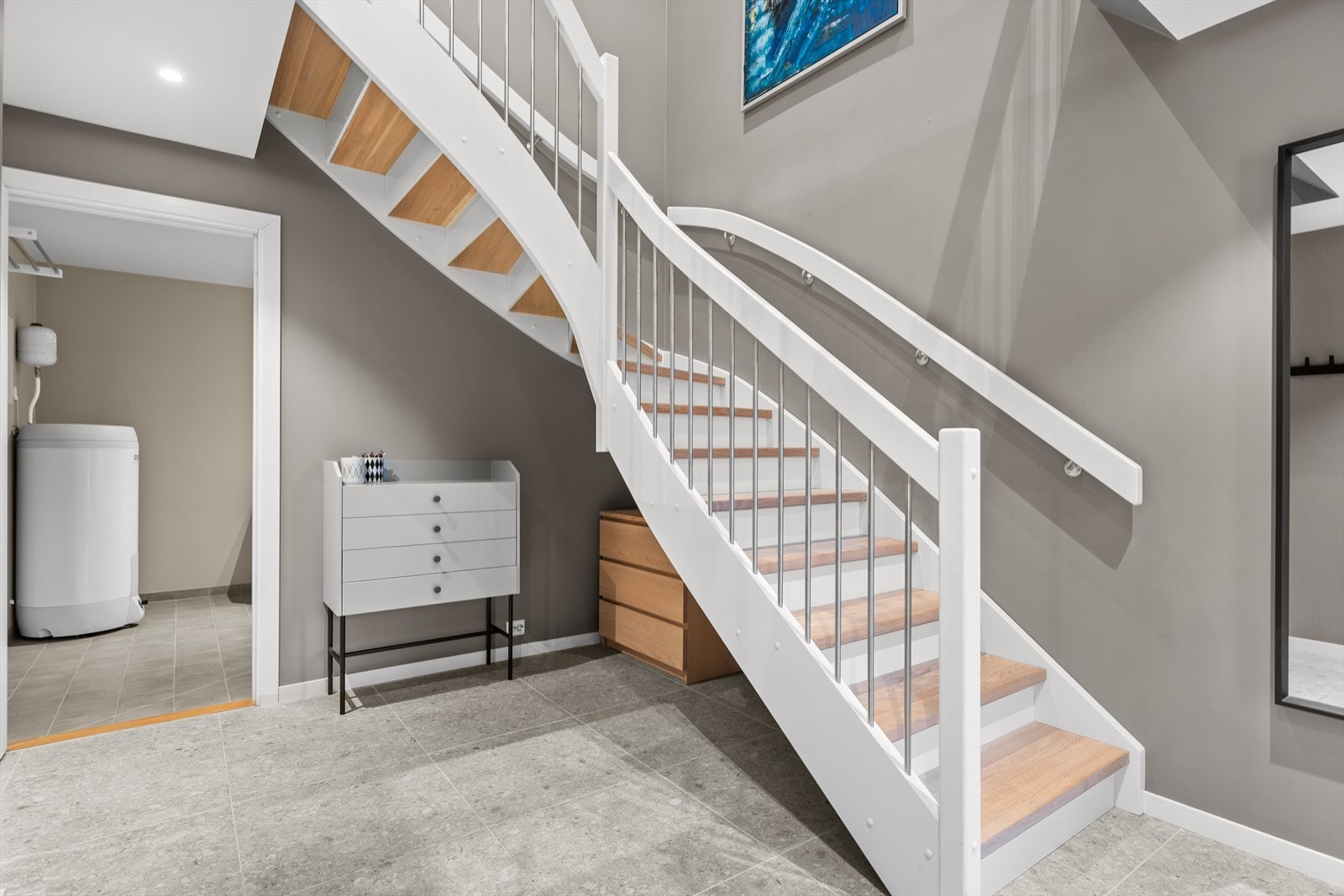 Flislagt gulv i gangen Galleribilde