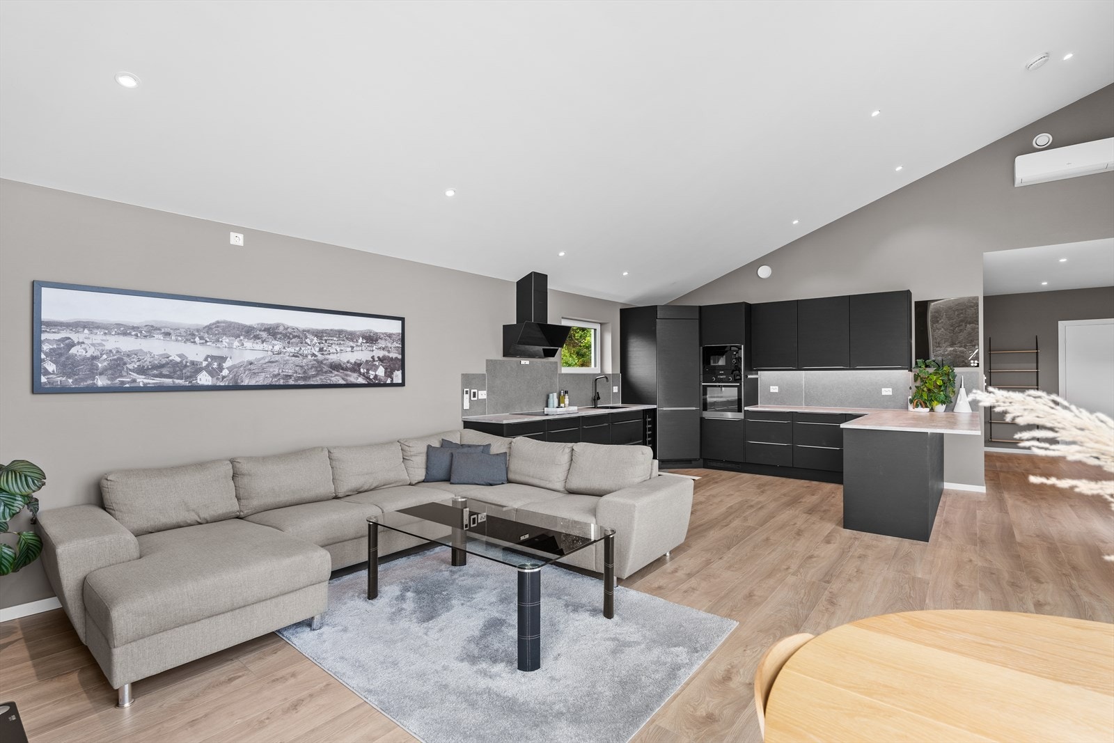 Nøytrale toner gir en tidløs og behagelig atmosfære Galleribilde