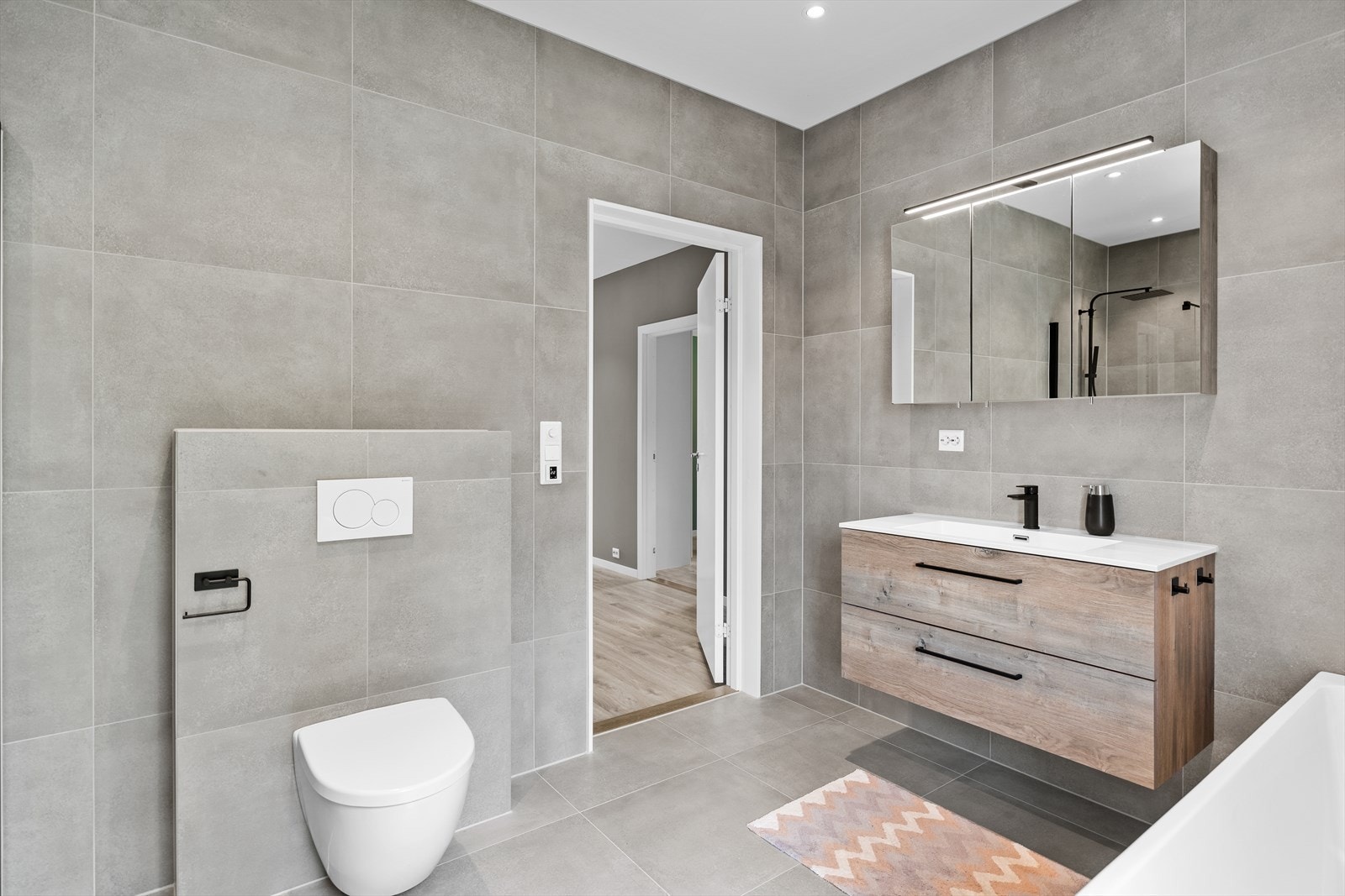 Flislagt gulv med elektriske varmekabler Galleribilde