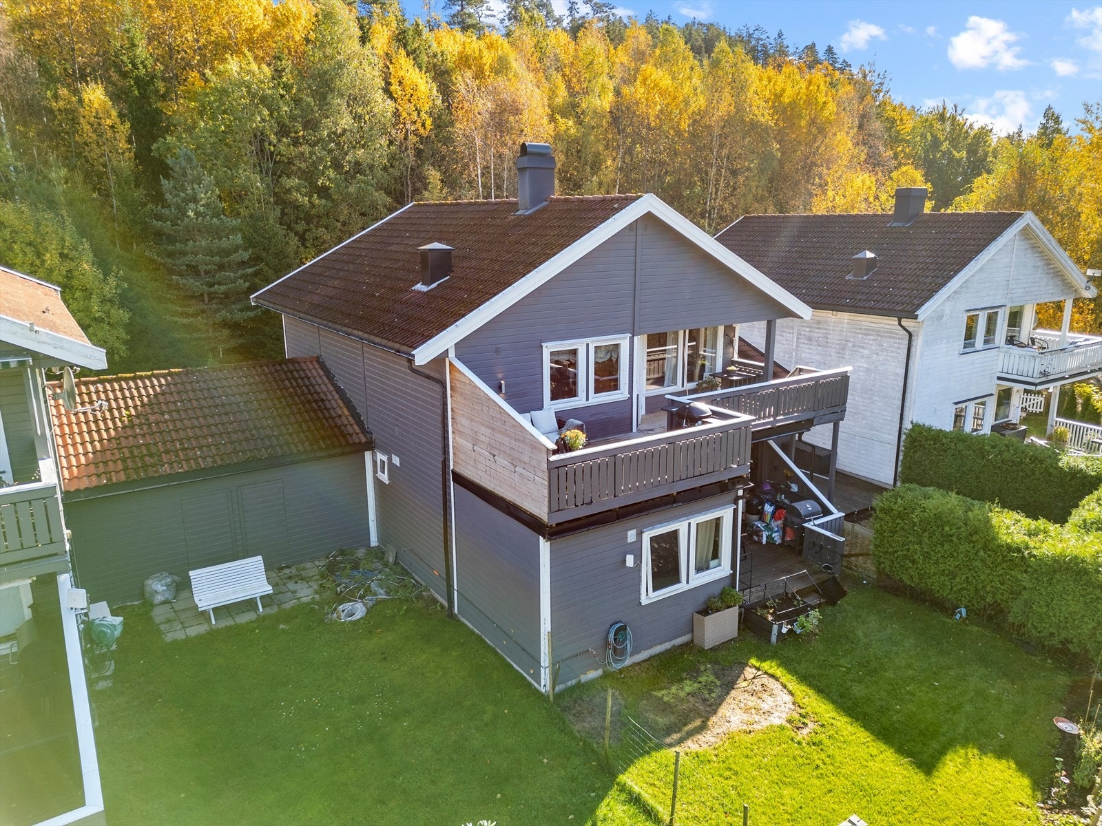 Pen 1/2 part av tomannsbolig i 2.etasje med nærhet til marka - 2 soverom - Nyere kjøkken fra 2024 - Carport! Galleribilde