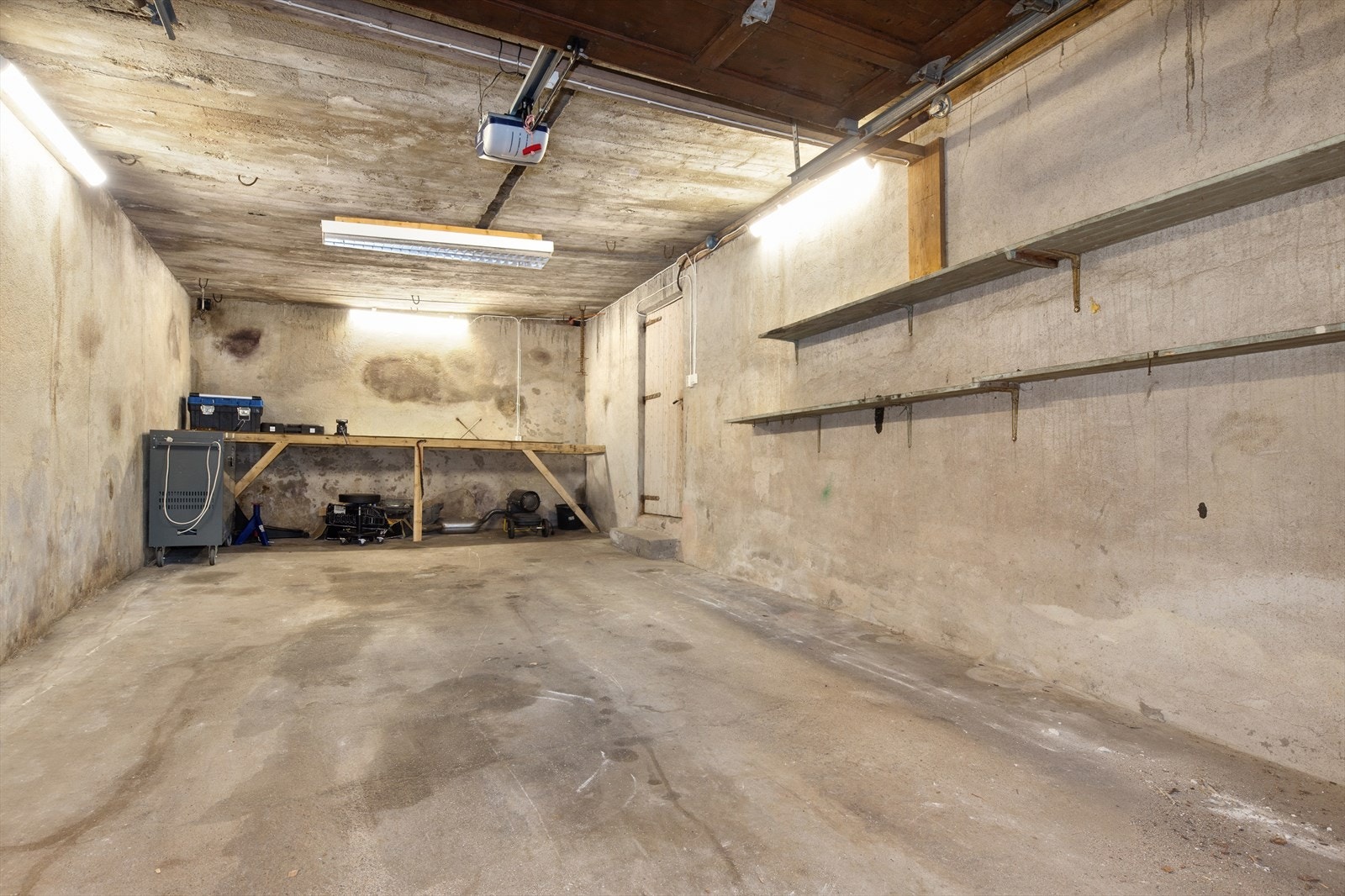 Garasje under bolig. Galleribilde