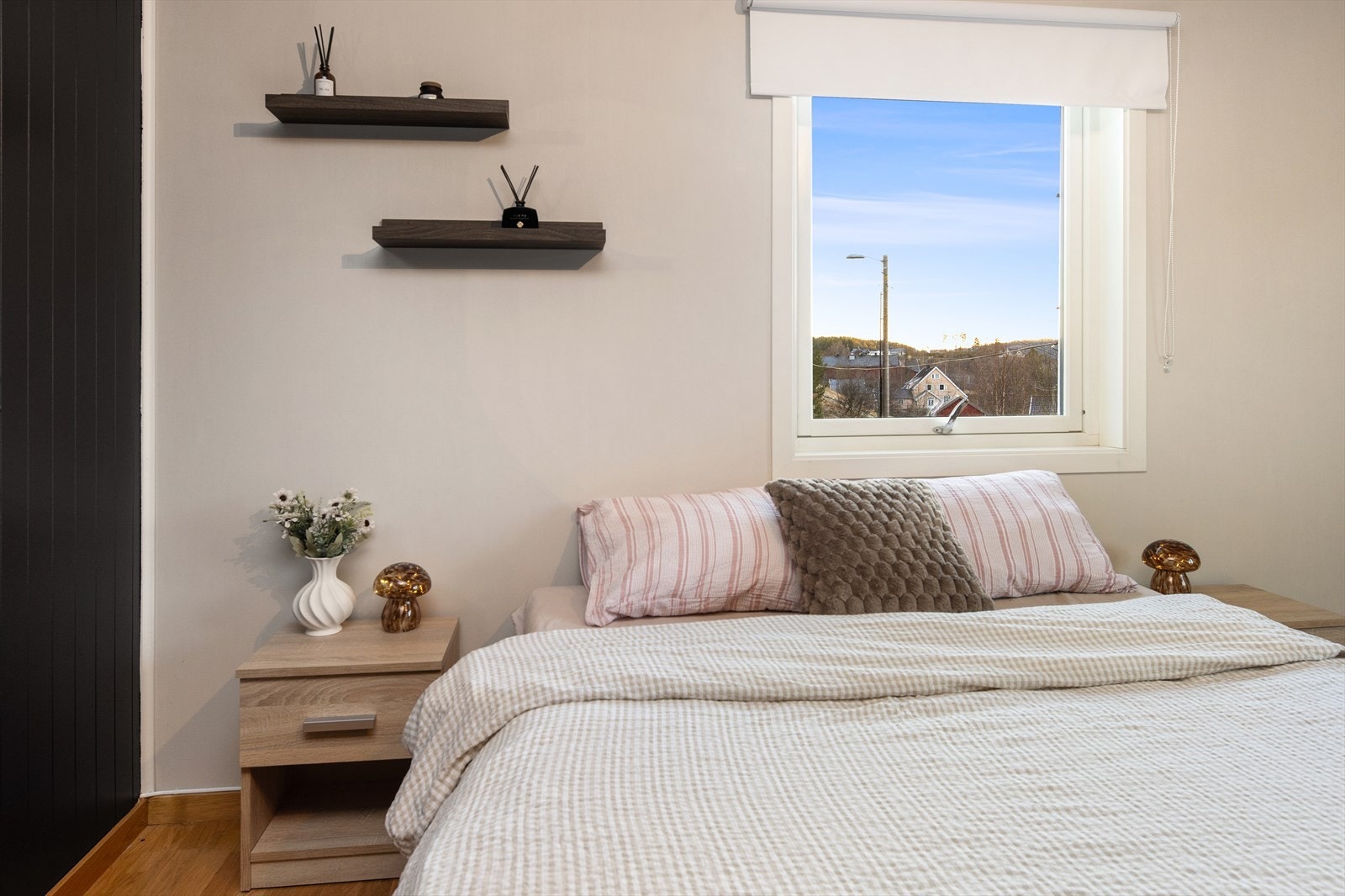 Hovedsoverom som er tilknyttet hoveddel. Galleribilde