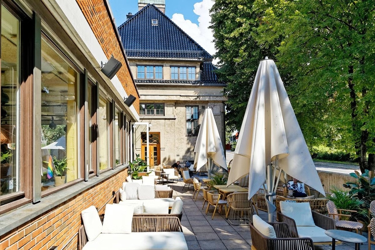 I hjørnelokalet ved "Idioten" finner du JUBEL med rause åpningstider og uteservering. Galleribilde