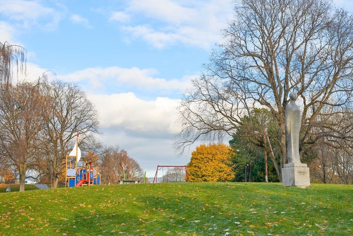Stensparken er en av flere parker i nærområdet. Galleribilde
