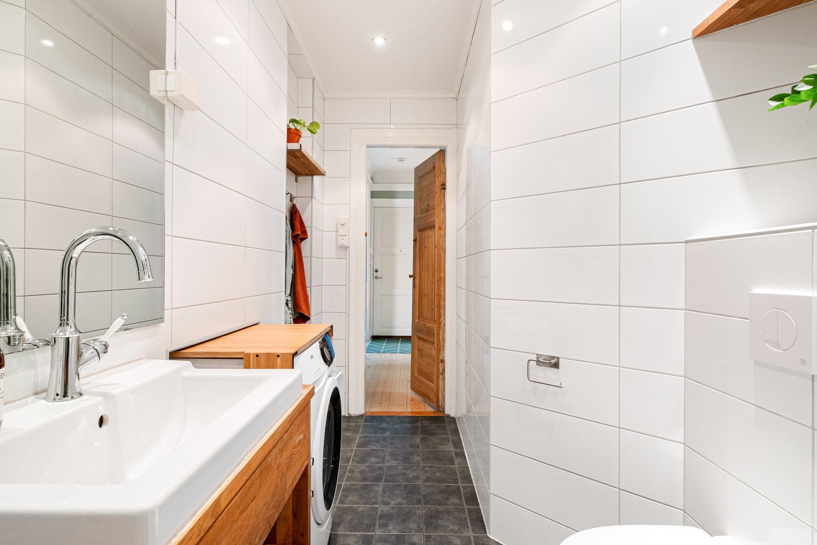 Badet har en praktisk utforming, med klassiske detaljer. Galleribilde