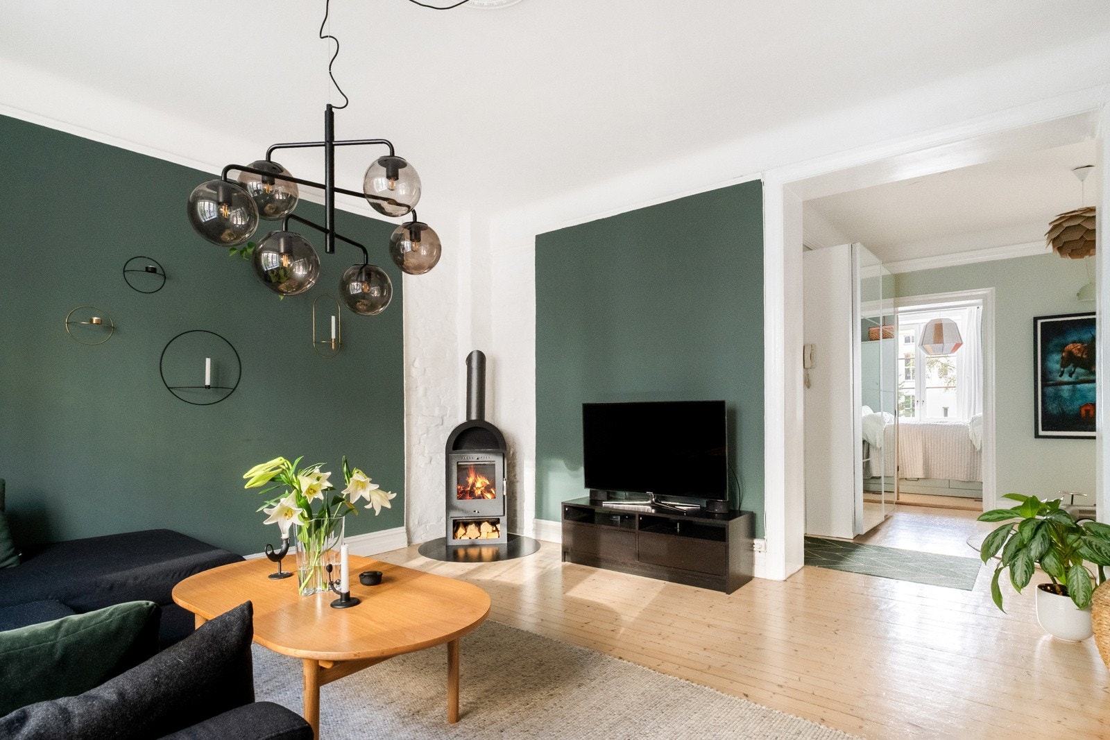 Det er herlige lyslinjer i boligen. Galleribilde