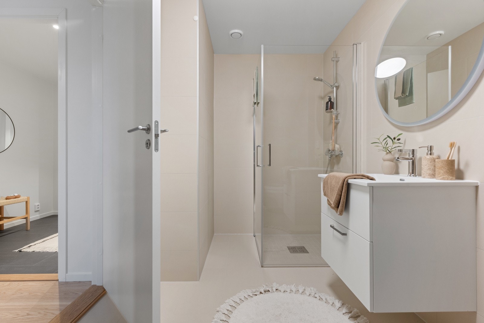 Helfliset bad tilknyttet hovedsoverommet. Galleribilde