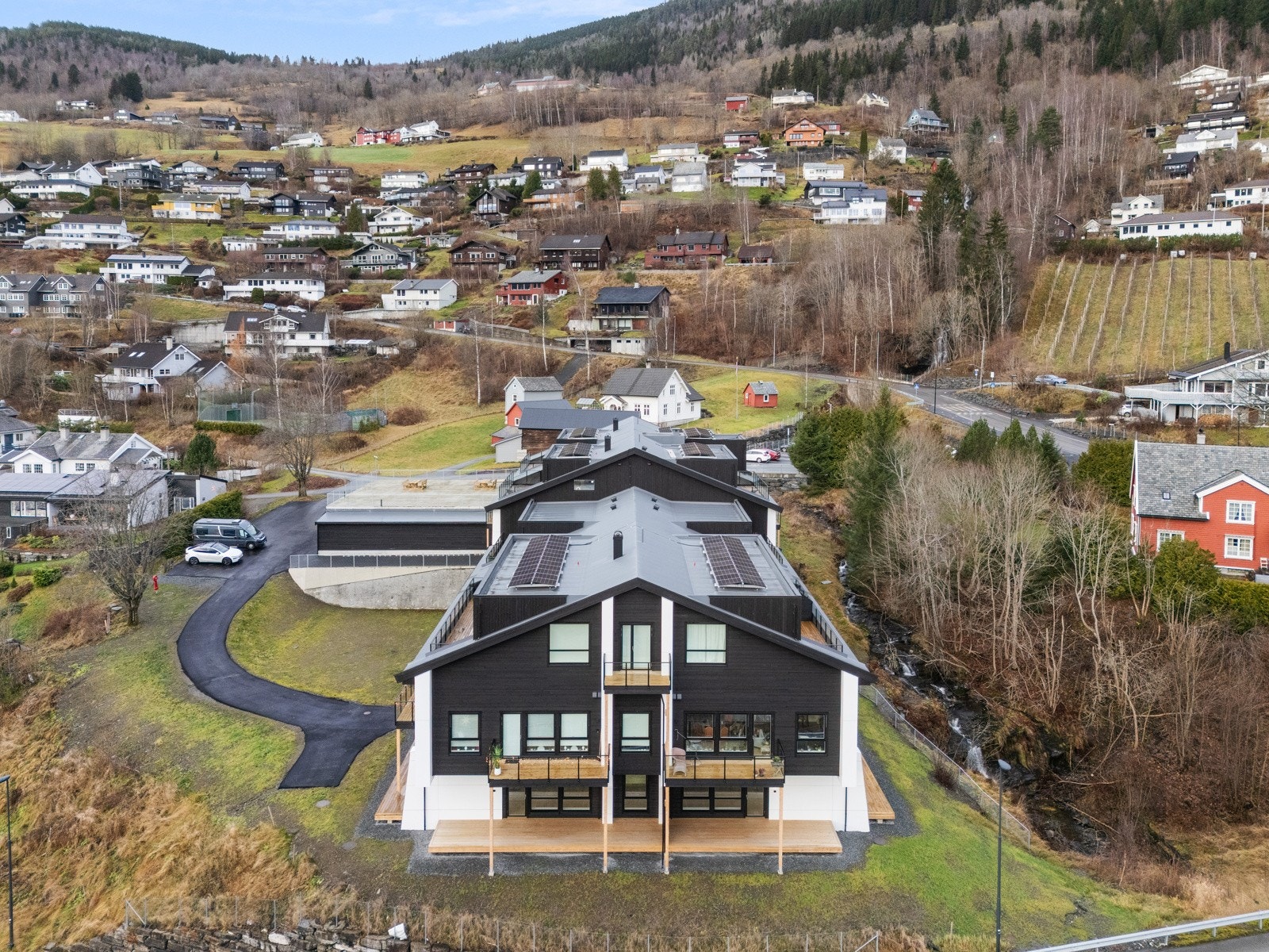 Har du spørsmål til boligen eller ønsker du visning? Kontakt megler på tlf. 99 15 11 65 eller e-post abo@proaktiv.no. Galleribilde