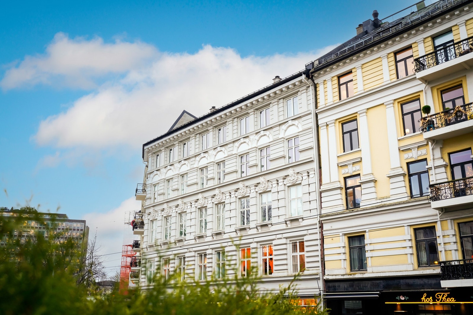 Beliggenheten gir en kombinasjon av sentral plassering og et skjermet preg, med gangavstand til både Solli plass, Tjuvholmen og Aker Brygge. Galleribilde