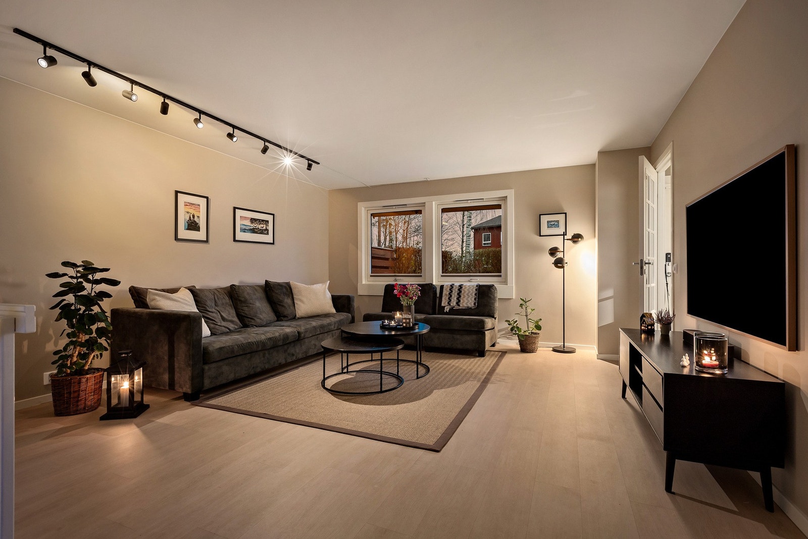 Velkommen til Reverudåsen 11A - Presentert av Andreas Bock v/EIE eiendomsmeglingFoto: Vita Gelme (Diakrit) Galleribilde